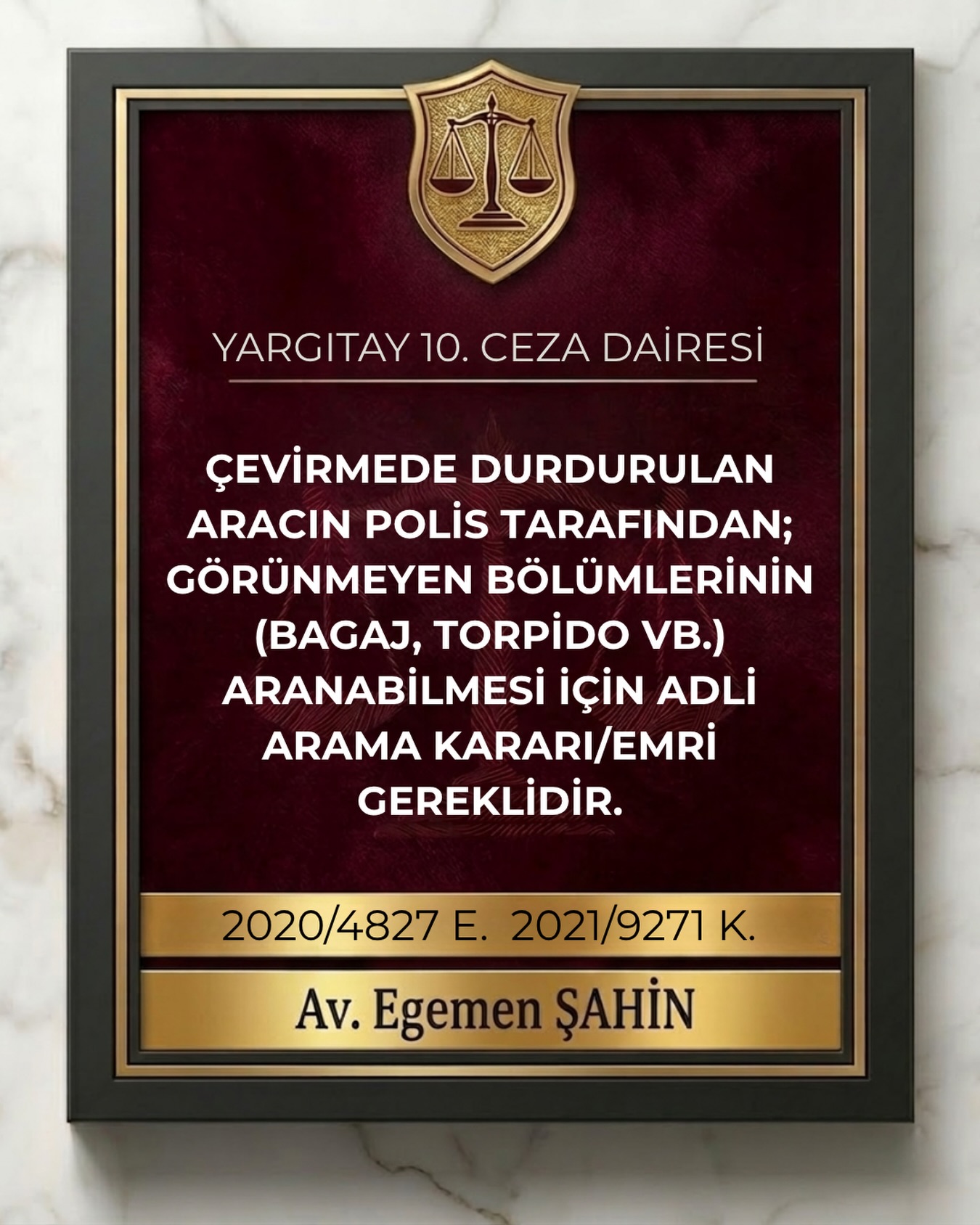 Çevirmede durdurulan aracın polis tarafından; görünmeyen bölümlerinin (bagaj, torpido vb.) aranabilmesi için adli arama kararı/emri gereklidir.⚖️Yargıtay 10. Ceza Dairesi2020/4827 E. 2021/9271 K.