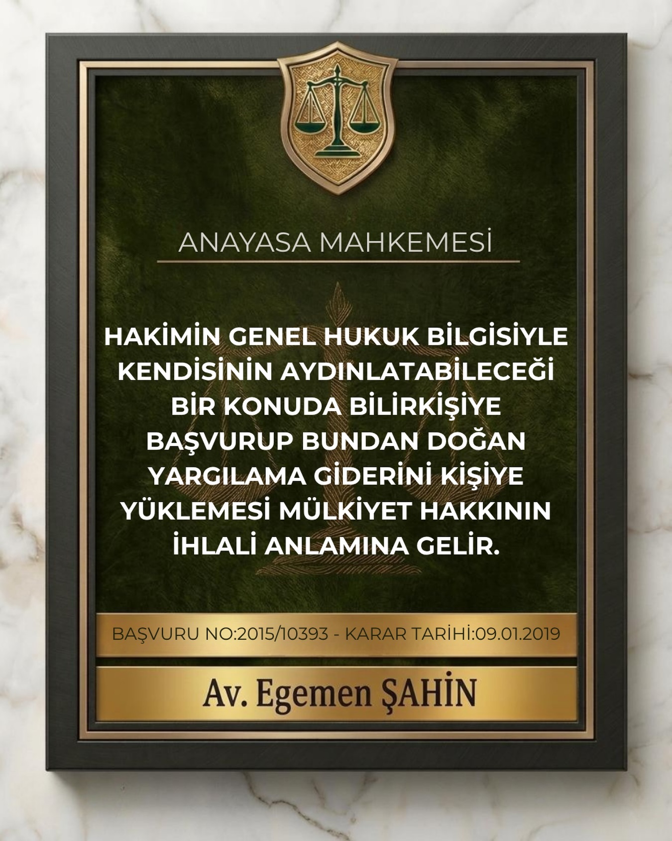Hakimin genel hukuk bilgisiyle kendisinin aydınlatabileceği bir konuda bilirkişiye başvurup bundan doğan yargılama giderini kişiye yüklemesi mülkiyet hakkının ihlali anlamına gelir.
⚖️Anayasa Mahkemesi
Başvuru No: 2015/10393 
Karar Tarihi: 09.01.2019